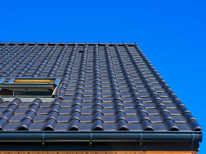 Dachówka ceramiczna zmienia kolor